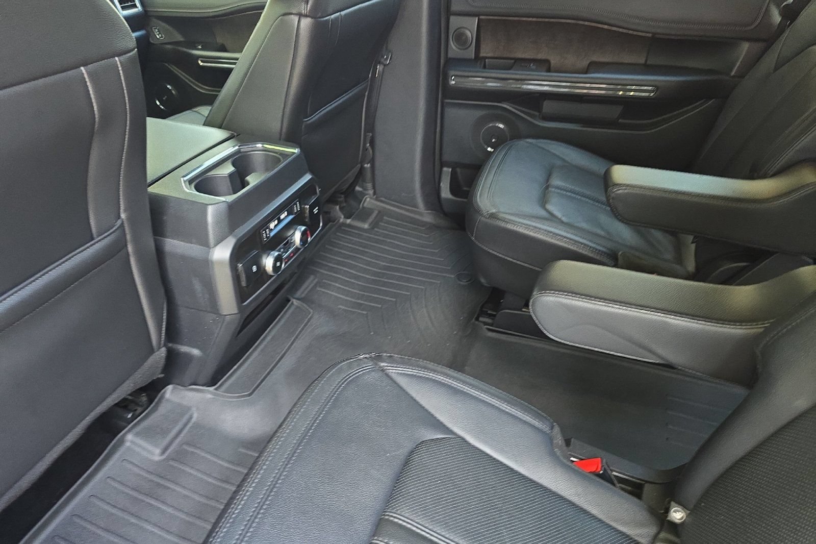 Used 2020 Ford Expedition Limited w/ Equipment Group 302A AWD/4WD image 12