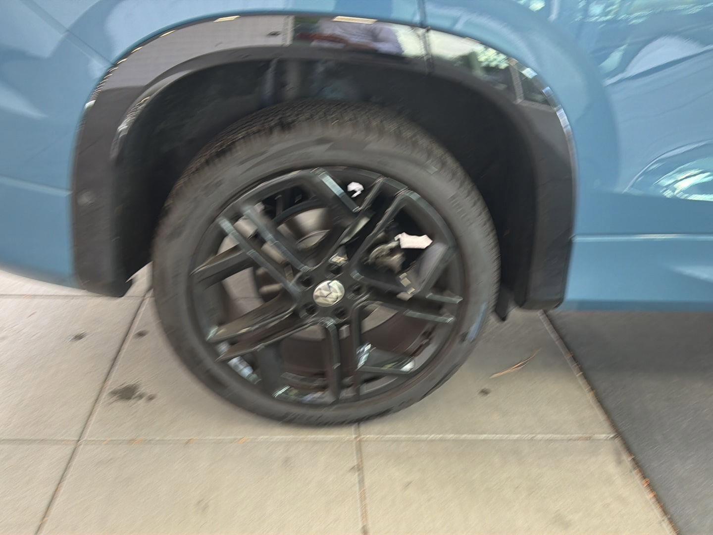 Certified 2025 Volkswagen Tiguan SE R-Line AWD/4WD image 11