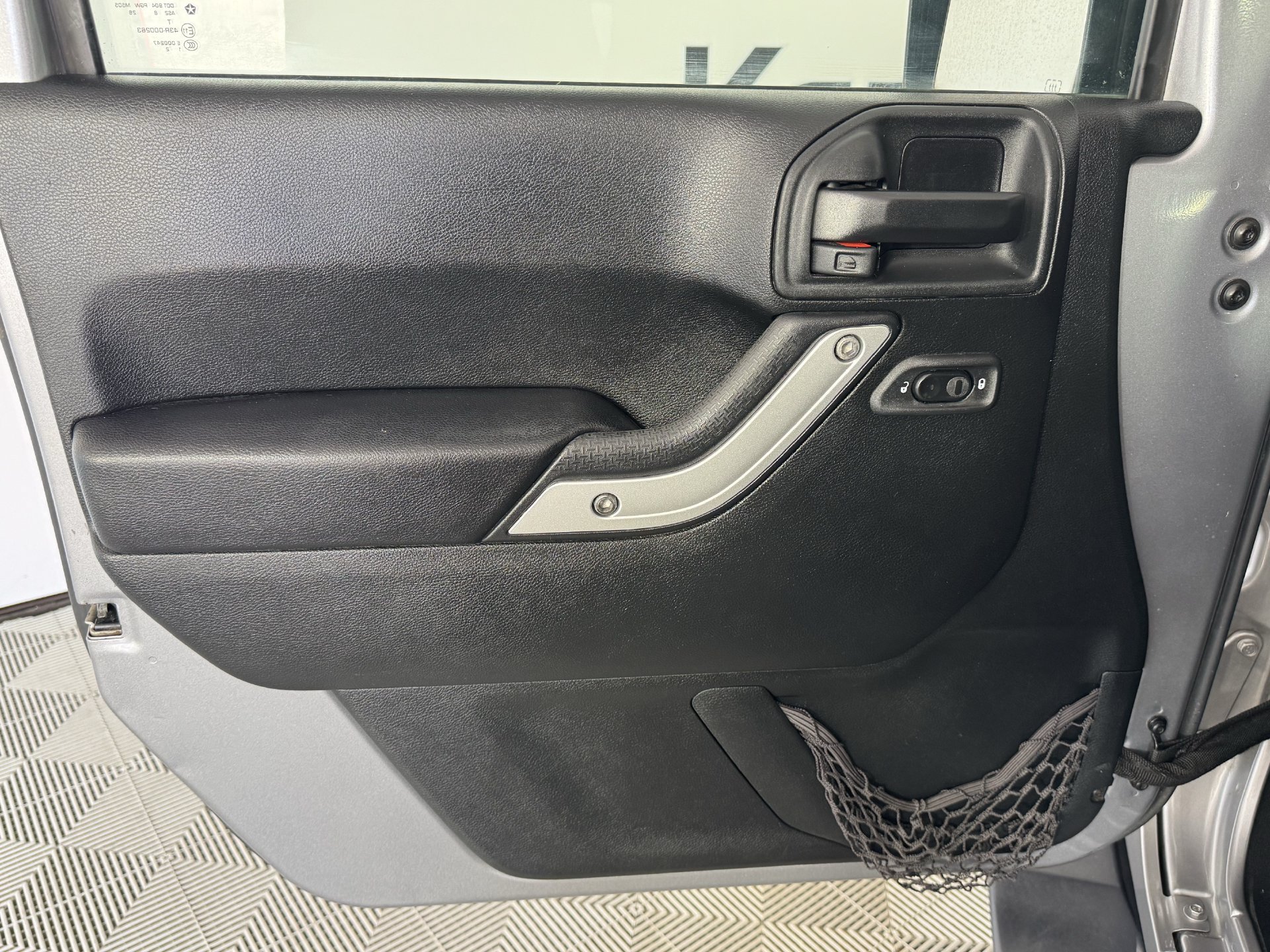 Used 2018 Jeep Wrangler Unlimited Sahara AWD/4WD image 11