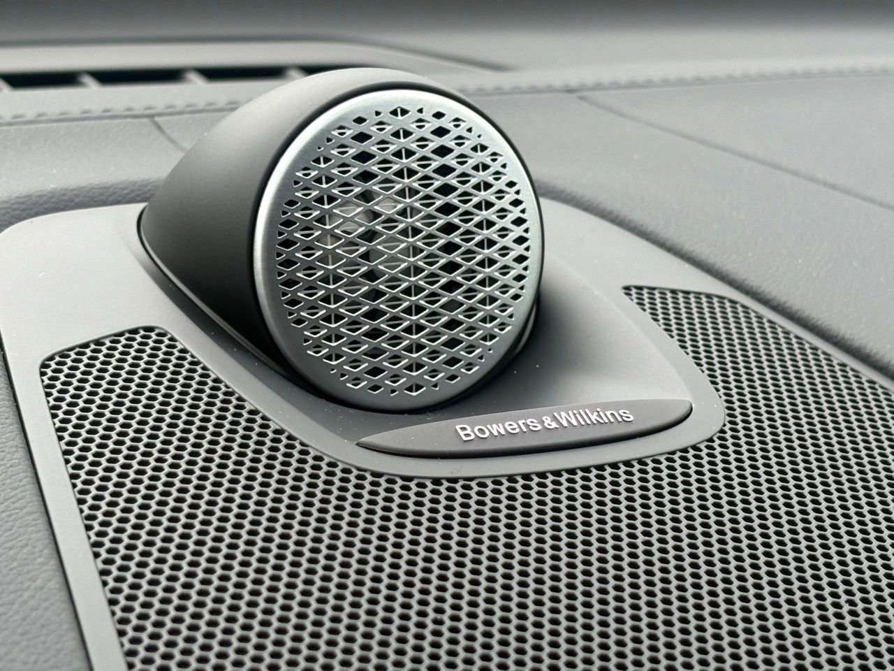 New 2026 Volvo XC60 B5 Ultra w/ Protection Package Premier image 17