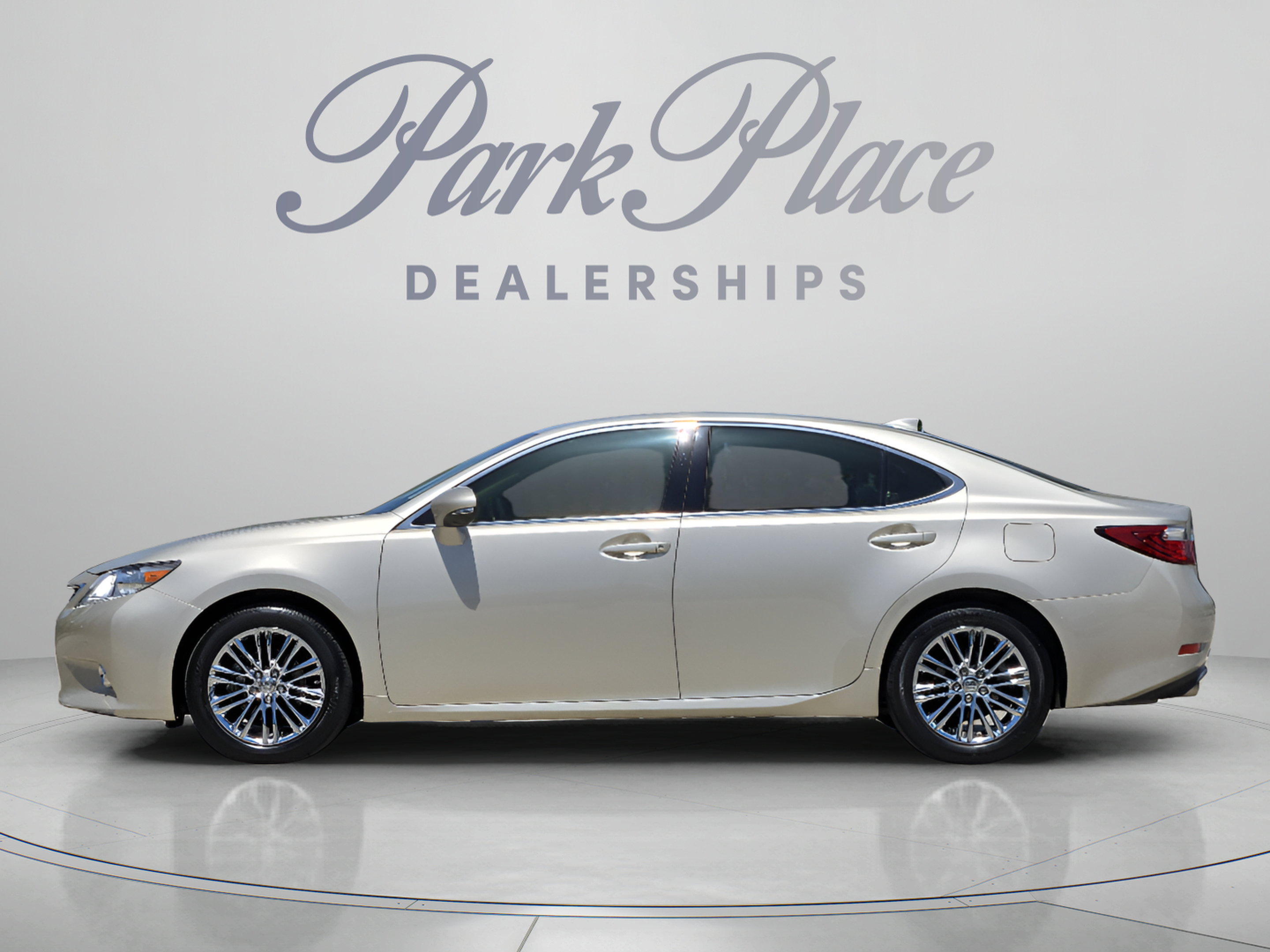 Used 2015 Lexus ES 350 w/ Luxury Package FWD image 2