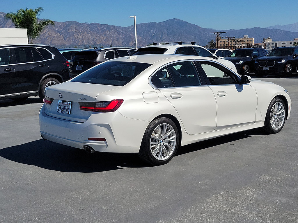 Used 2024 BMW 330i Sedan w/ Convenience Package RWD image 3