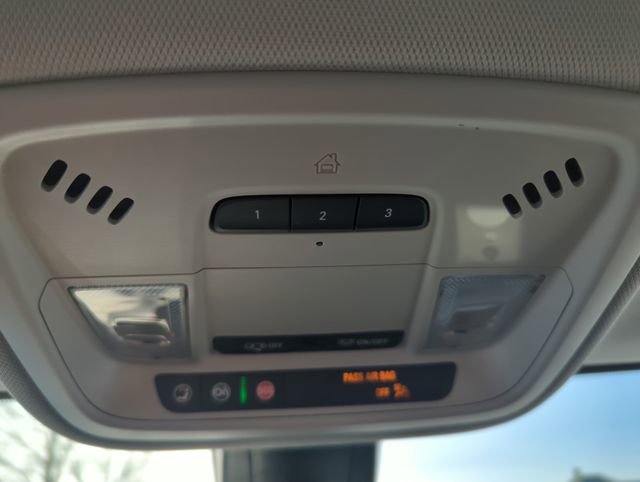 Used 2021 Chevrolet Traverse LT w/ LT Premium Package image 27