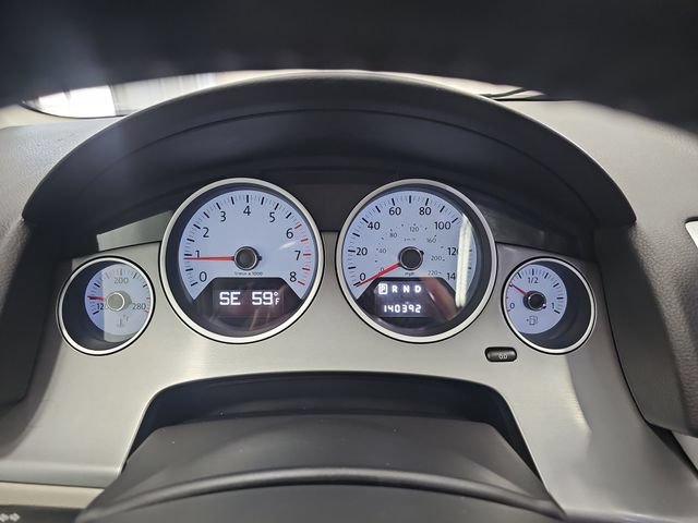 Used 2009 Volkswagen Routan SEL Premium FWD image 15