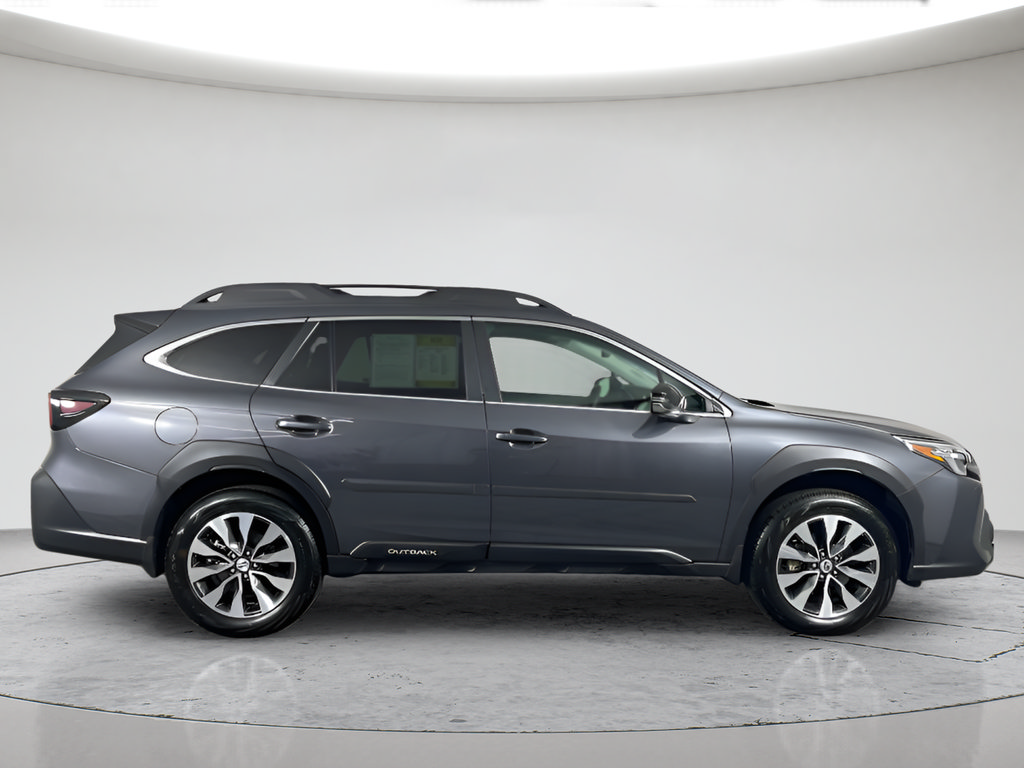 Used 2025 Subaru Outback Limited AWD/4WD image 2