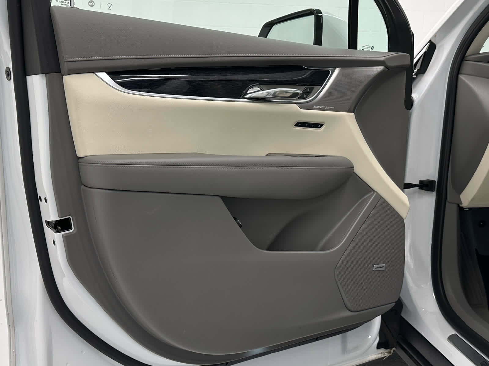 Used 2023 Cadillac XT6 Premium Luxury w/ Technology Package image 25