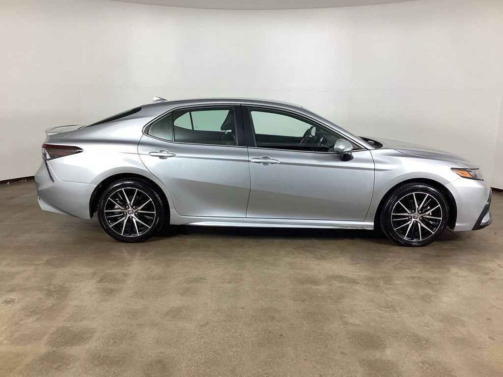 Used 2024 Toyota Camry SE FWD image 4