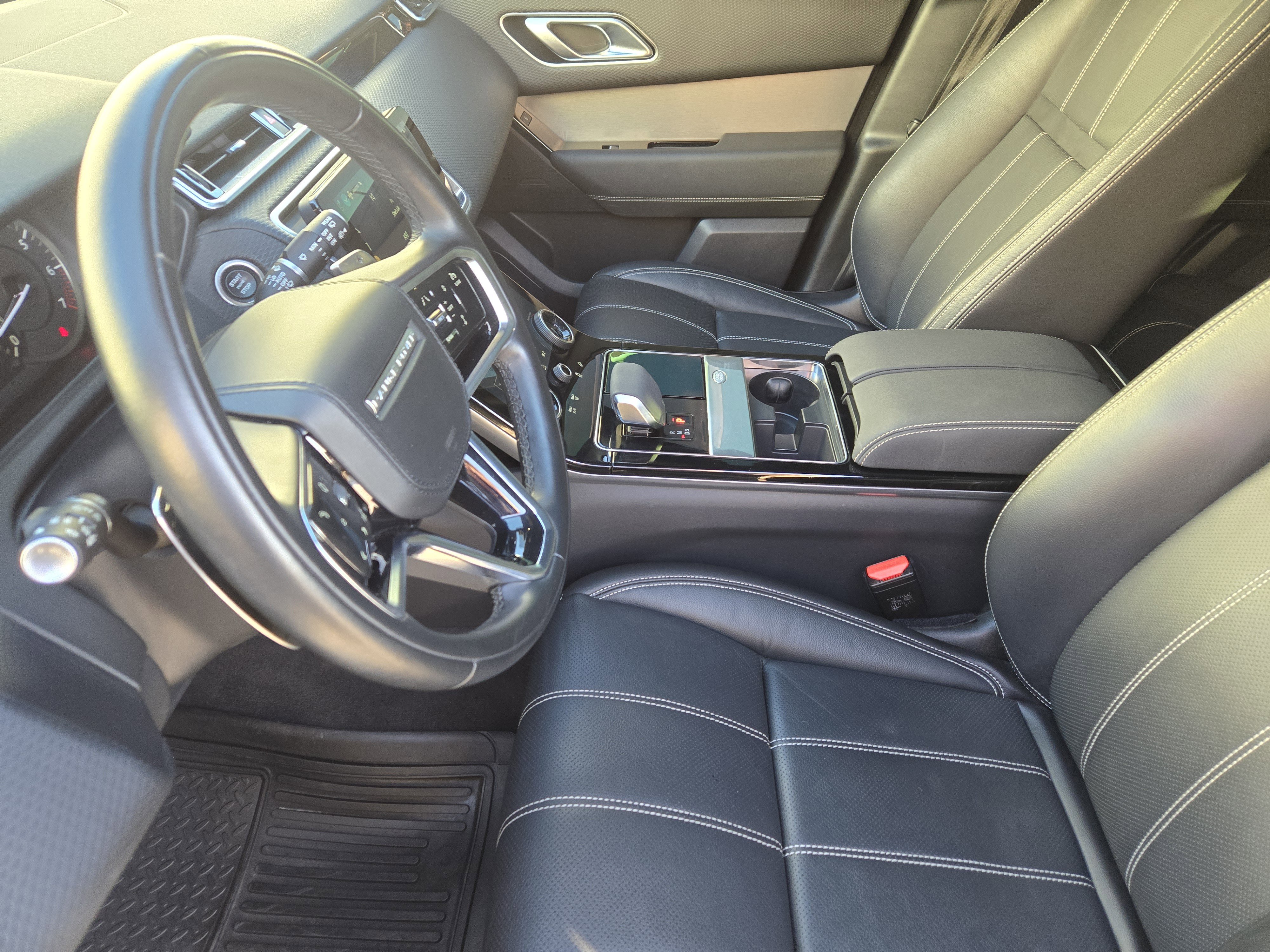 Used 2023 Land Rover Range Rover Velar R-Dynamic S image 16