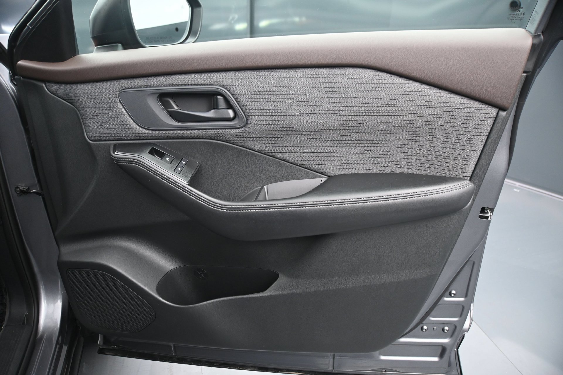 Used 2021 Nissan Rogue S AWD/4WD image 12