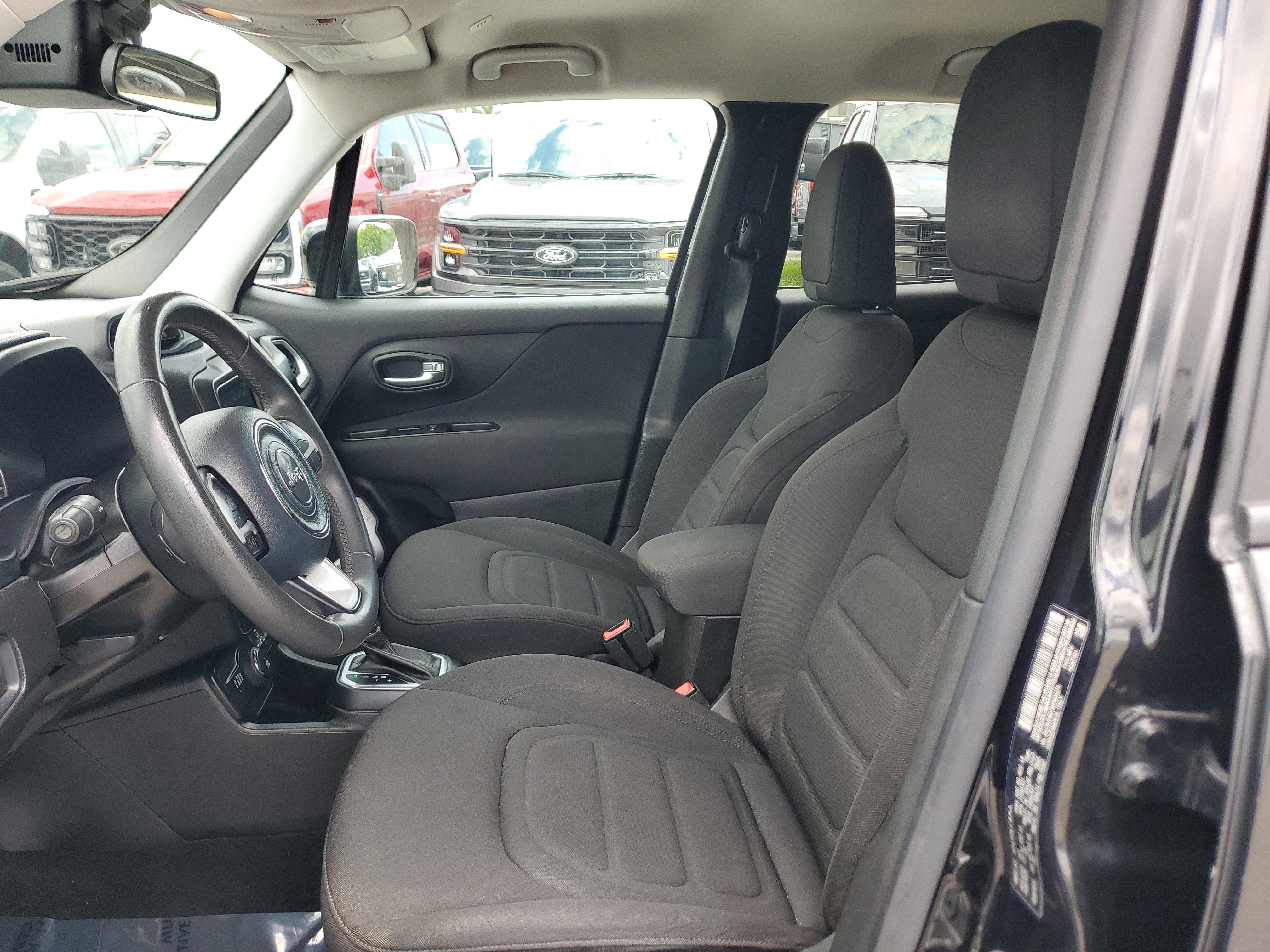 Used 2021 Jeep Renegade Latitude AWD/4WD image 9
