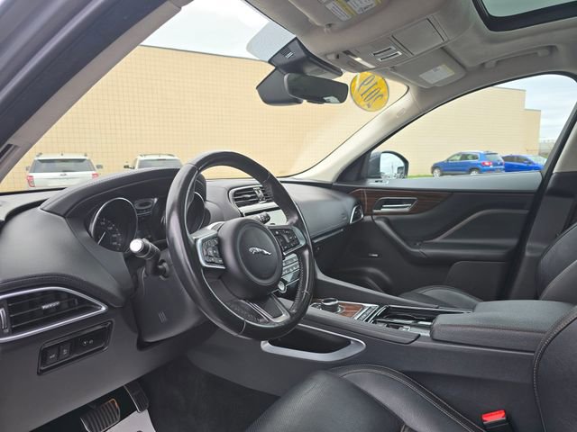 Used 2019 Jaguar F-PACE Prestige image 13