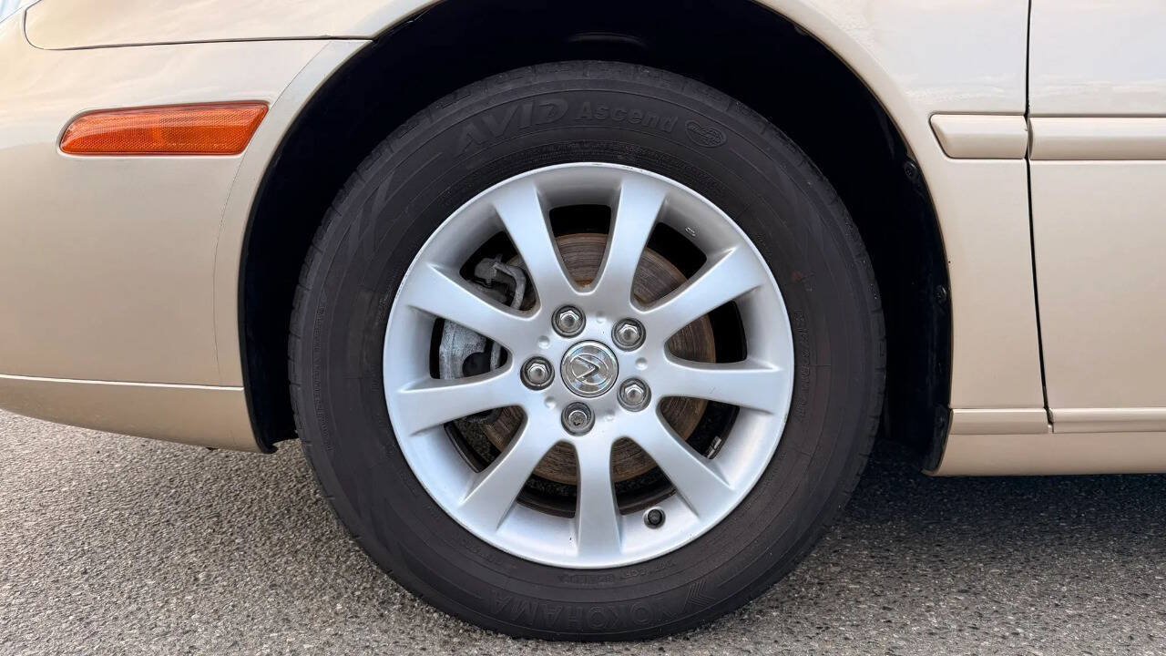 Used 2002 Lexus ES 330 w/ Premium Pkg FWD image 9