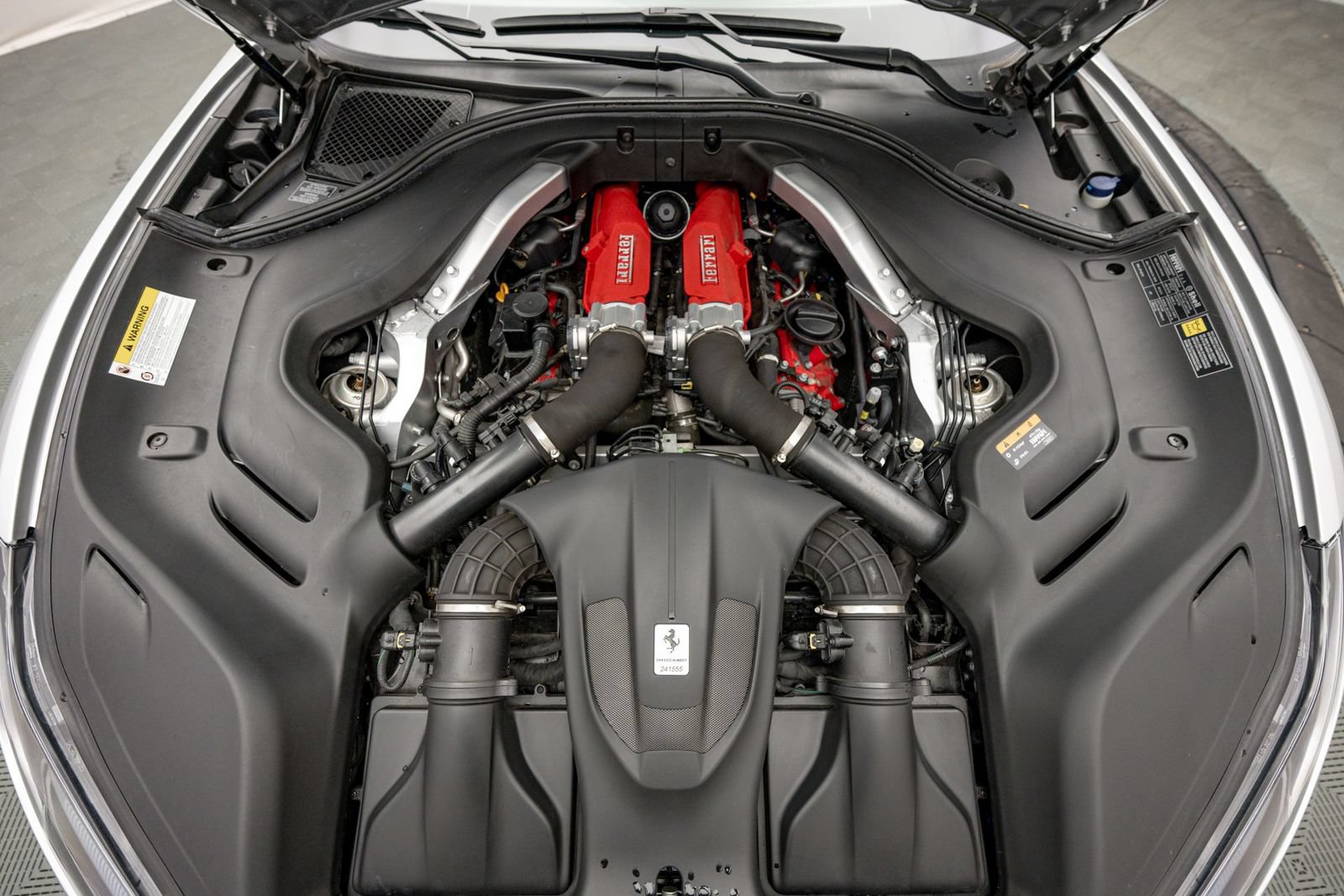 Used 2019 Ferrari Portofino RWD image 35