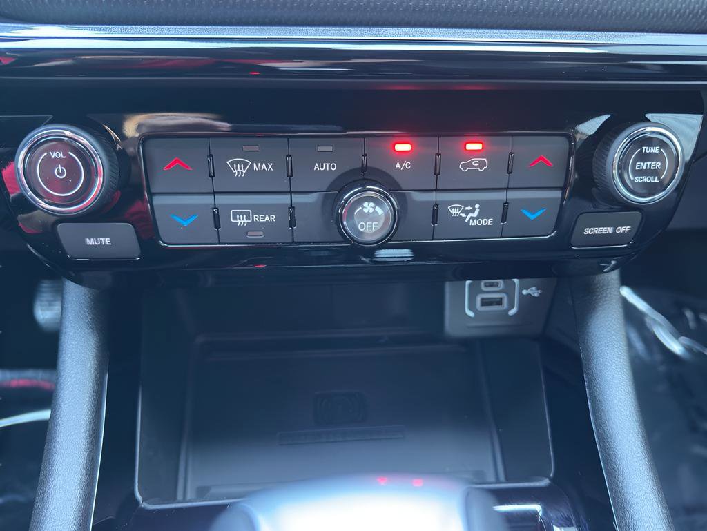 Used 2025 Jeep Compass Latitude w/ Convenience Group AWD/4WD image 18