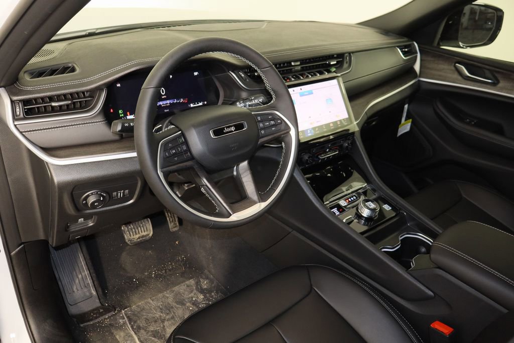 New 2025 Jeep Grand Cherokee Limited w/ Black Appearance Package image 27