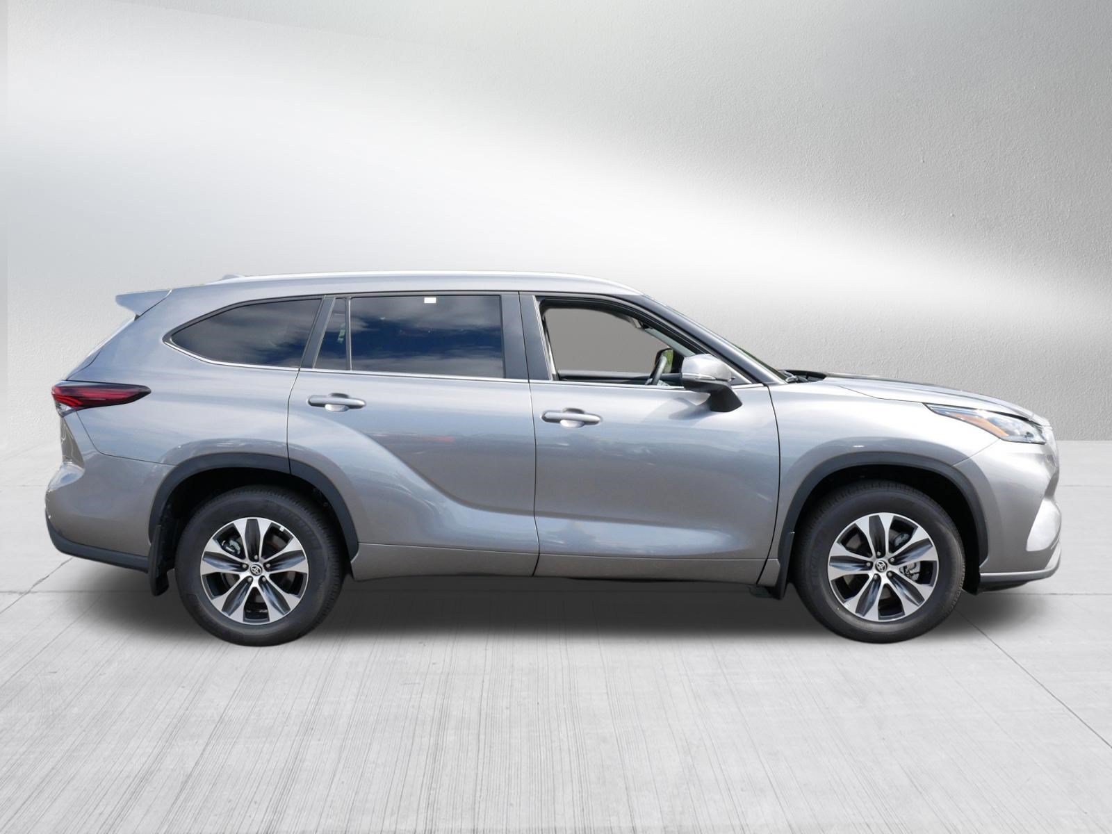 Certified 2026 Toyota Highlander XLE AWD/4WD image 8