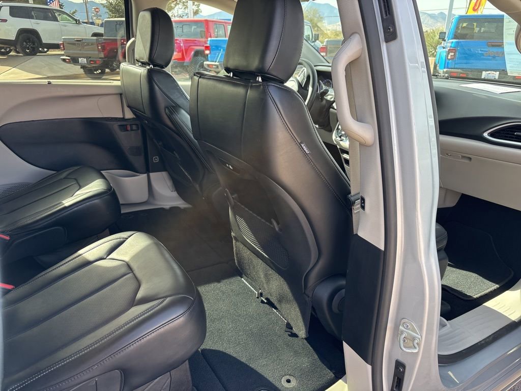 Used 2024 Chrysler Pacifica Touring-L FWD image 21