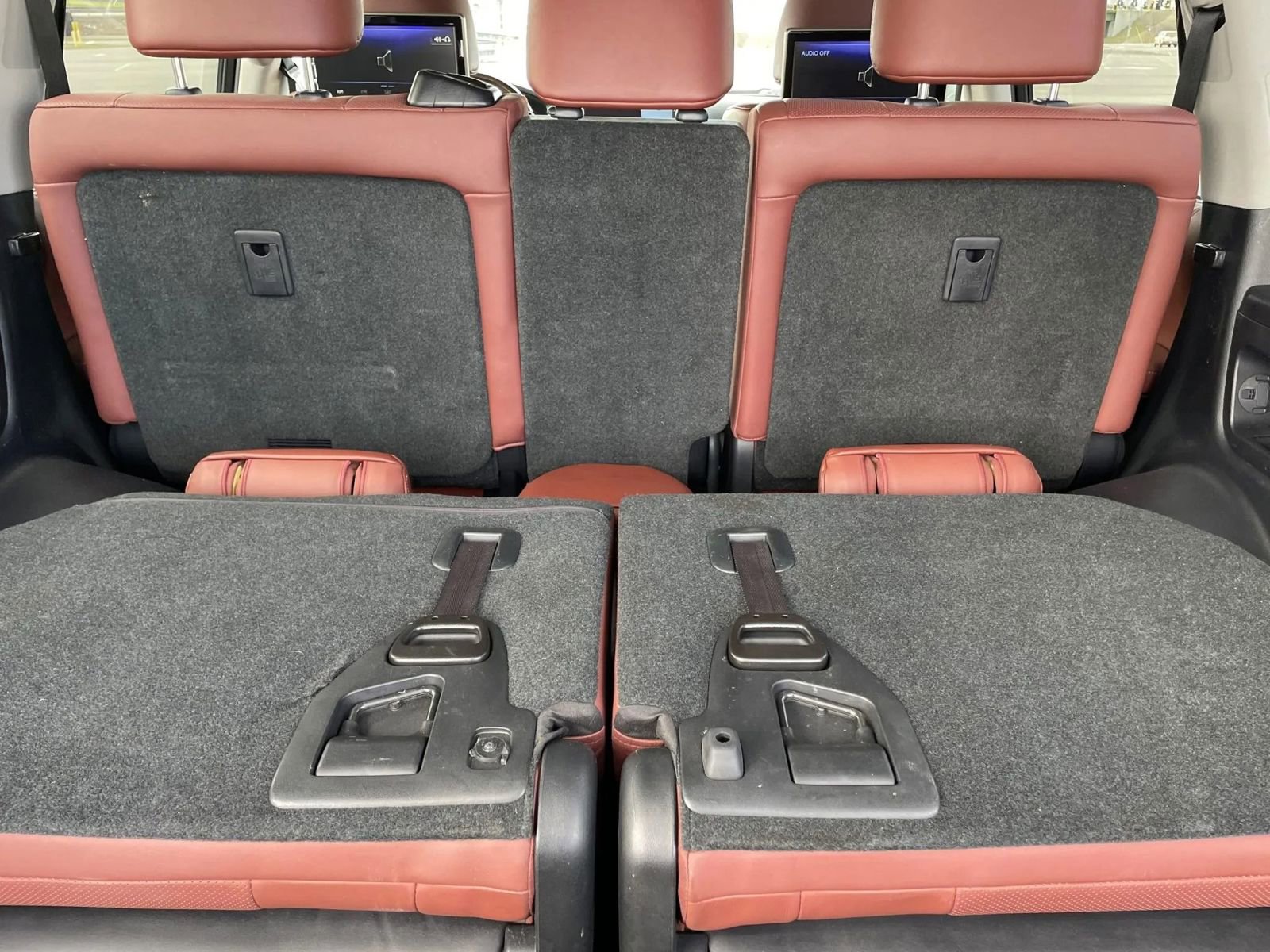 Used 2021 Lexus LX 570 4WD w/ Luxury Package image 50