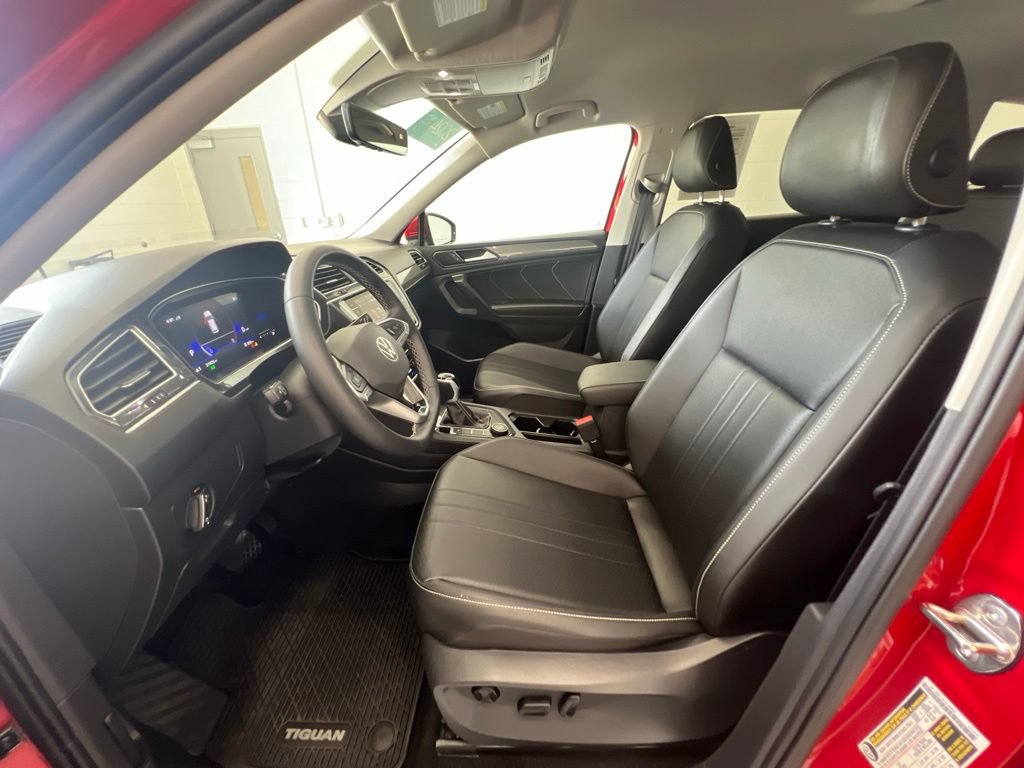 Certified 2024 Volkswagen Tiguan SE AWD/4WD image 9