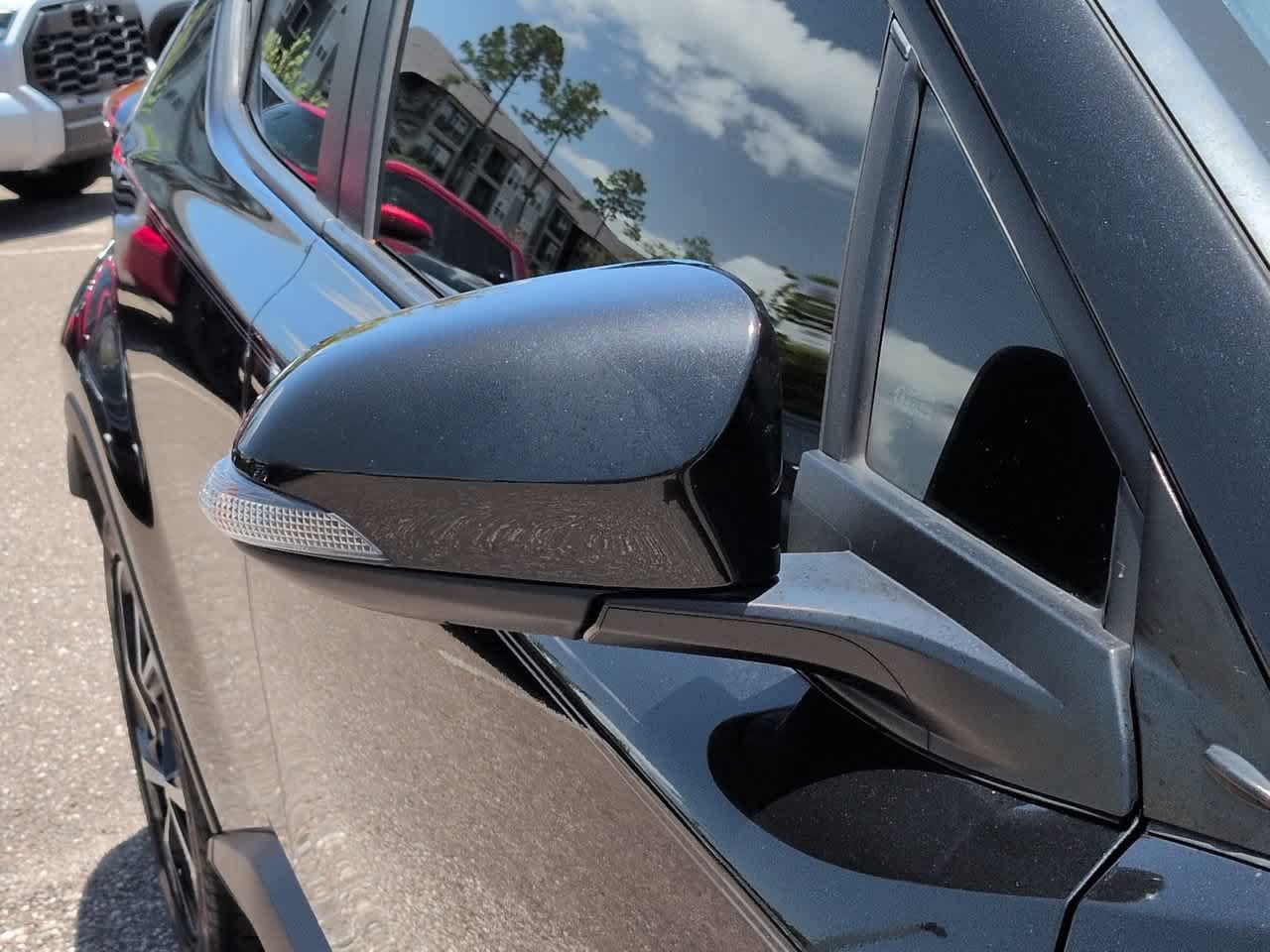 Used 2021 Toyota C-HR XLE FWD image 12