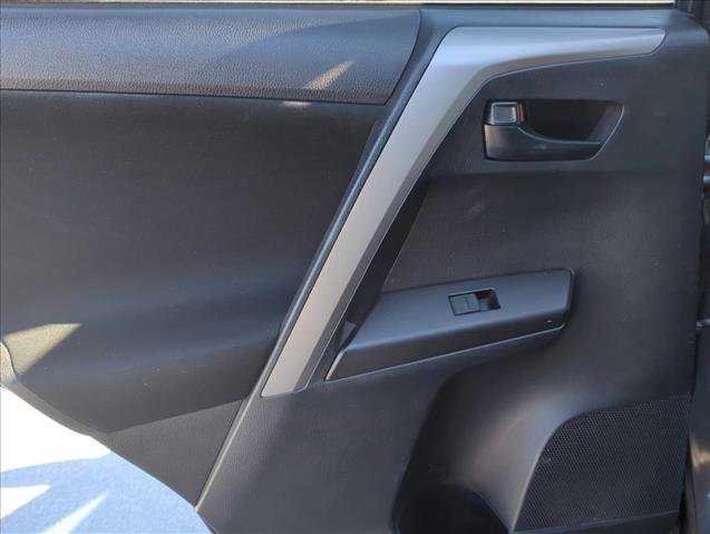 Used 2018 Toyota RAV4 LE image 20