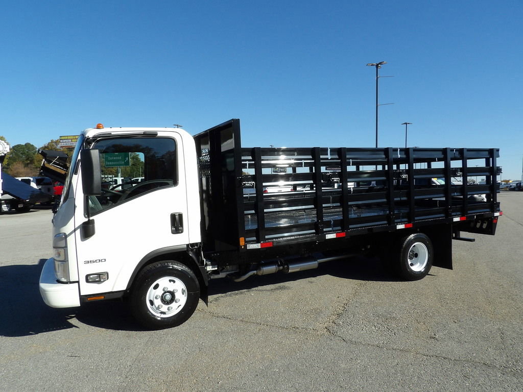 Used 2024 Chevrolet Low Cab Forward image 3