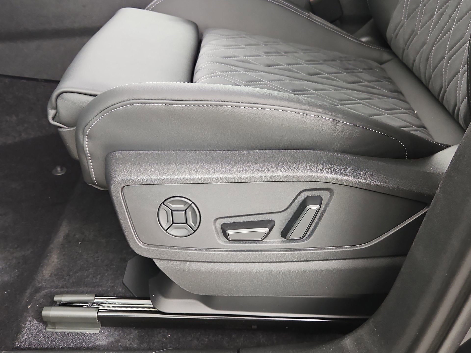 New 2026 Audi SQ5 Premium Plus AWD/4WD image 18