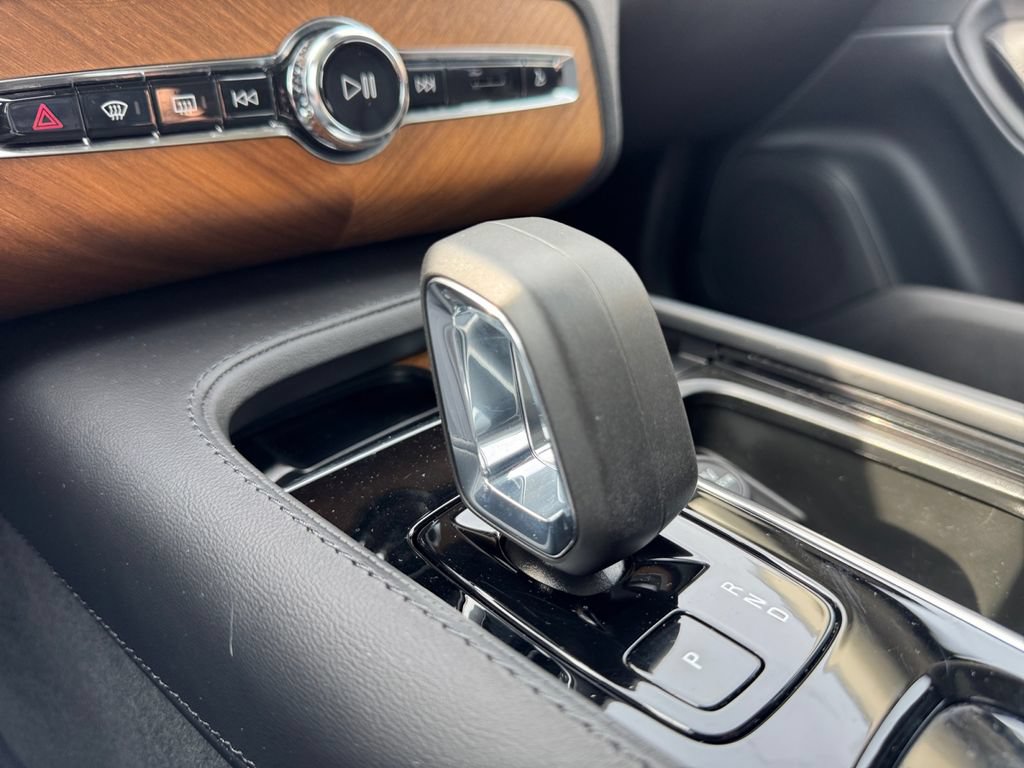 Certified 2023 Volvo XC90 B5 Plus w/ Protection Package Premier AWD/4WD image 17