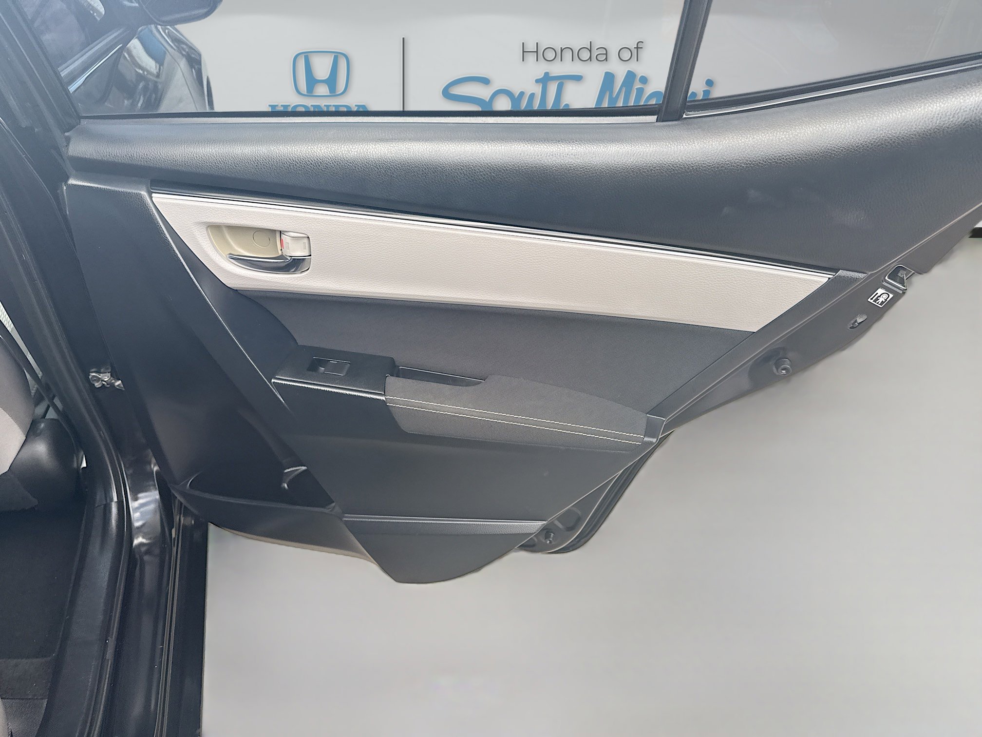 Used 2018 Toyota Corolla LE FWD image 29