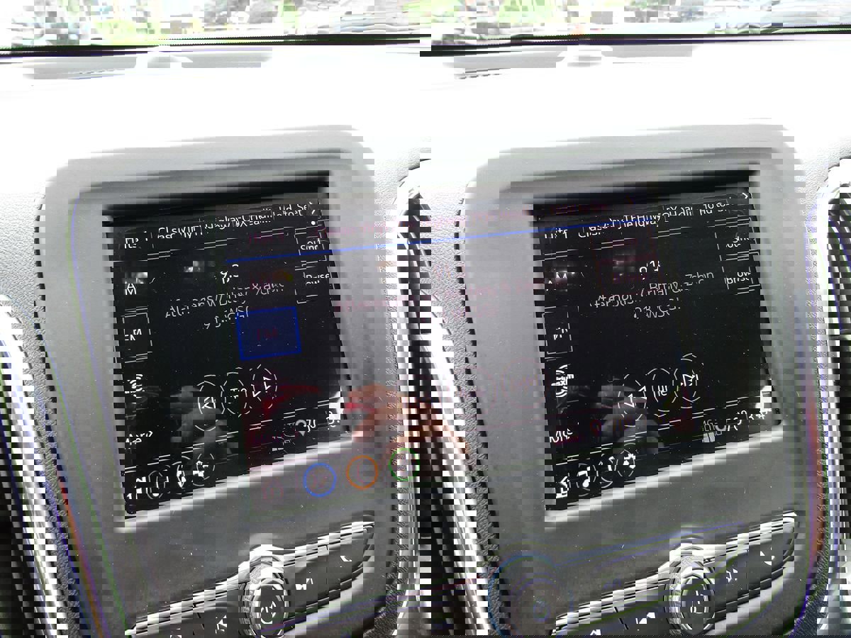 Used 2023 Chevrolet Equinox LT image 14