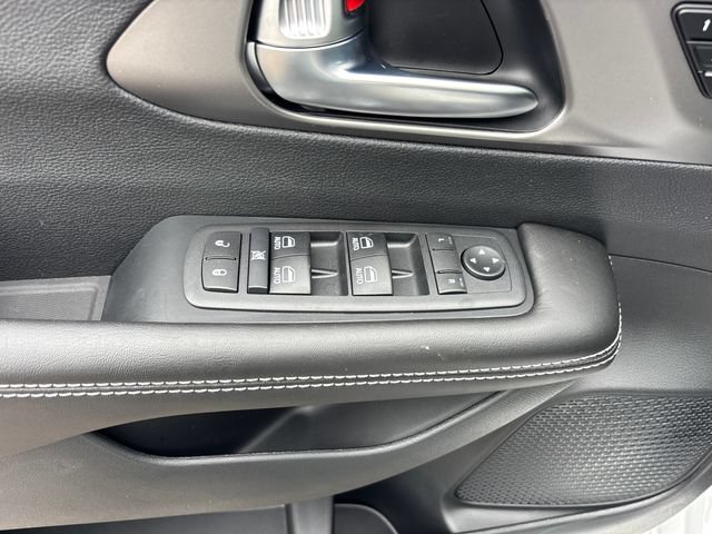 New 2027 Chrysler Pacifica Select w/ Family Tech Group AWD/4WD image 17