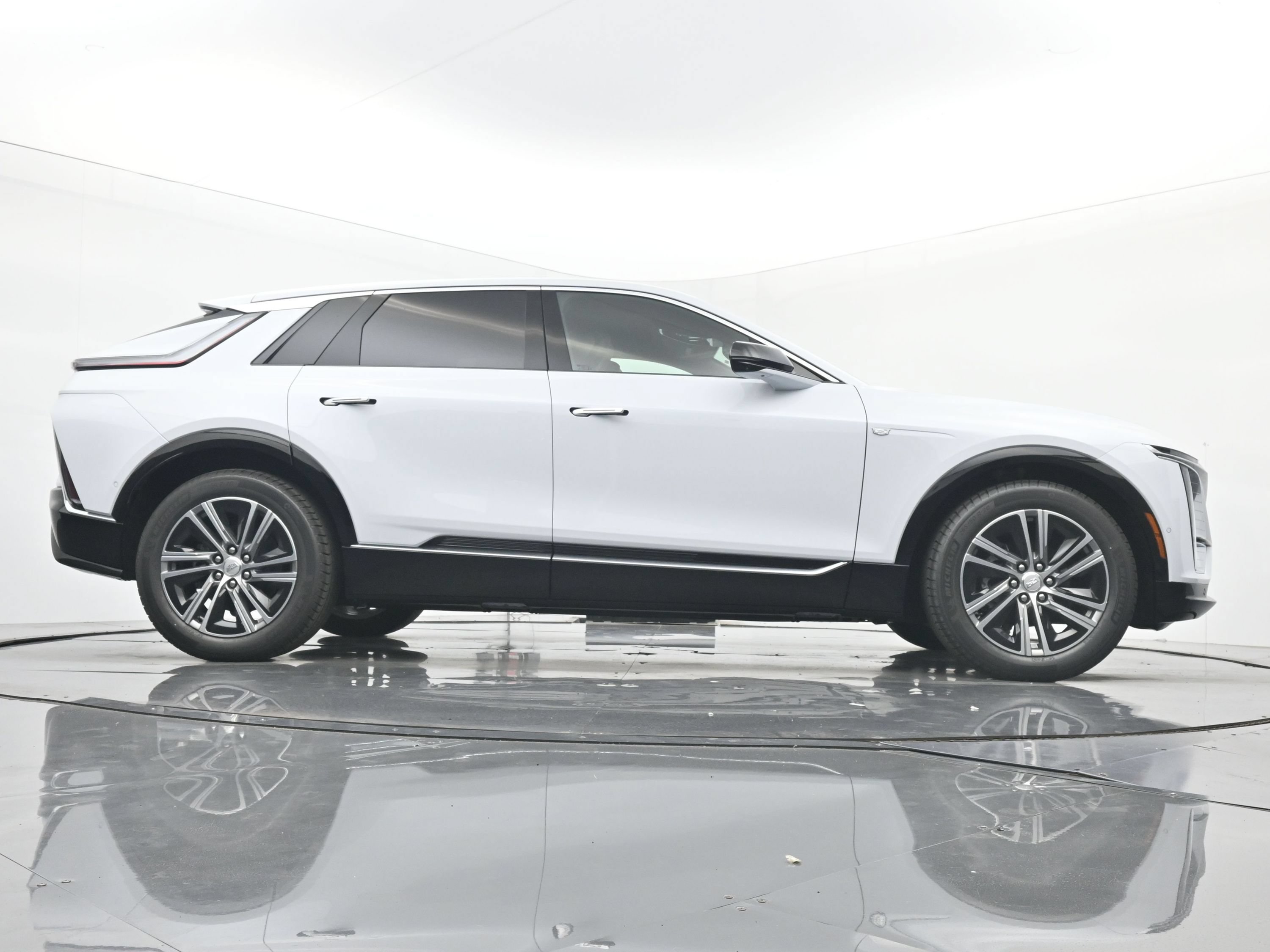 New 2026 Cadillac Lyriq Luxury w/ LPO, Floor Liner Package AWD/4WD image 20