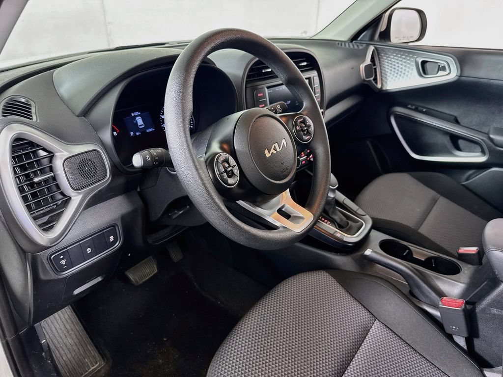 Used 2022 Kia Soul LX FWD image 9