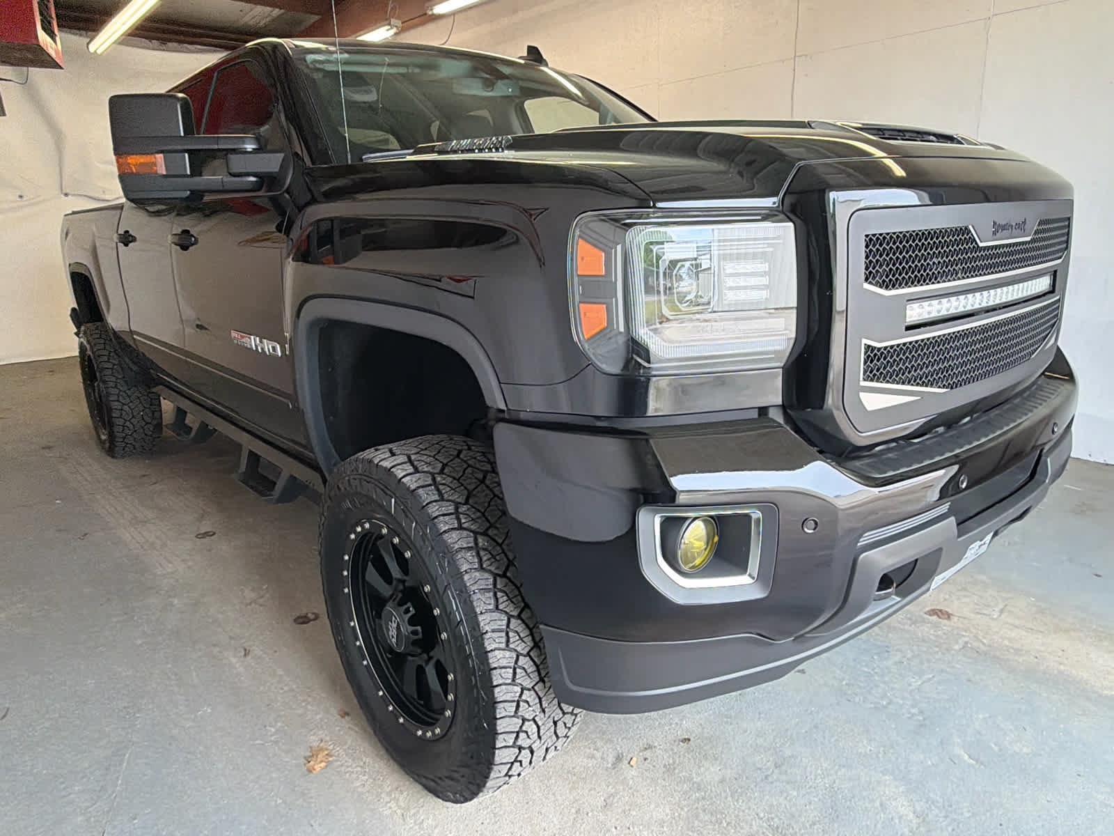 Used 2018 GMC Sierra 2500 SLT w/ Duramax Plus Package AWD/4WD image 4