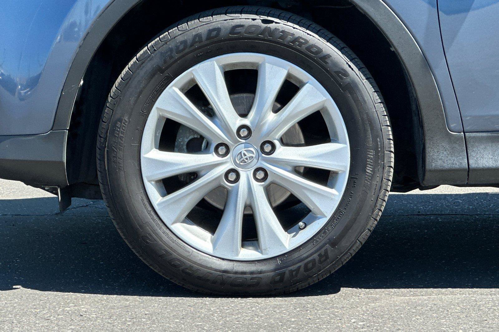 Used 2013 Toyota RAV4 Limited AWD/4WD image 25