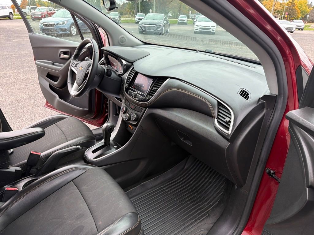 Used 2021 Chevrolet Trax LT w/ LT Convenience Package image 30