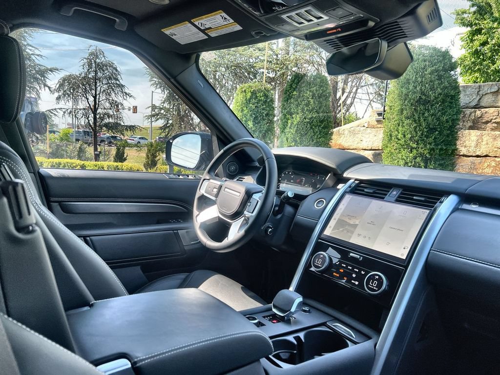 Certified 2025 Land Rover Discovery Metropolitan Edition AWD/4WD image 14