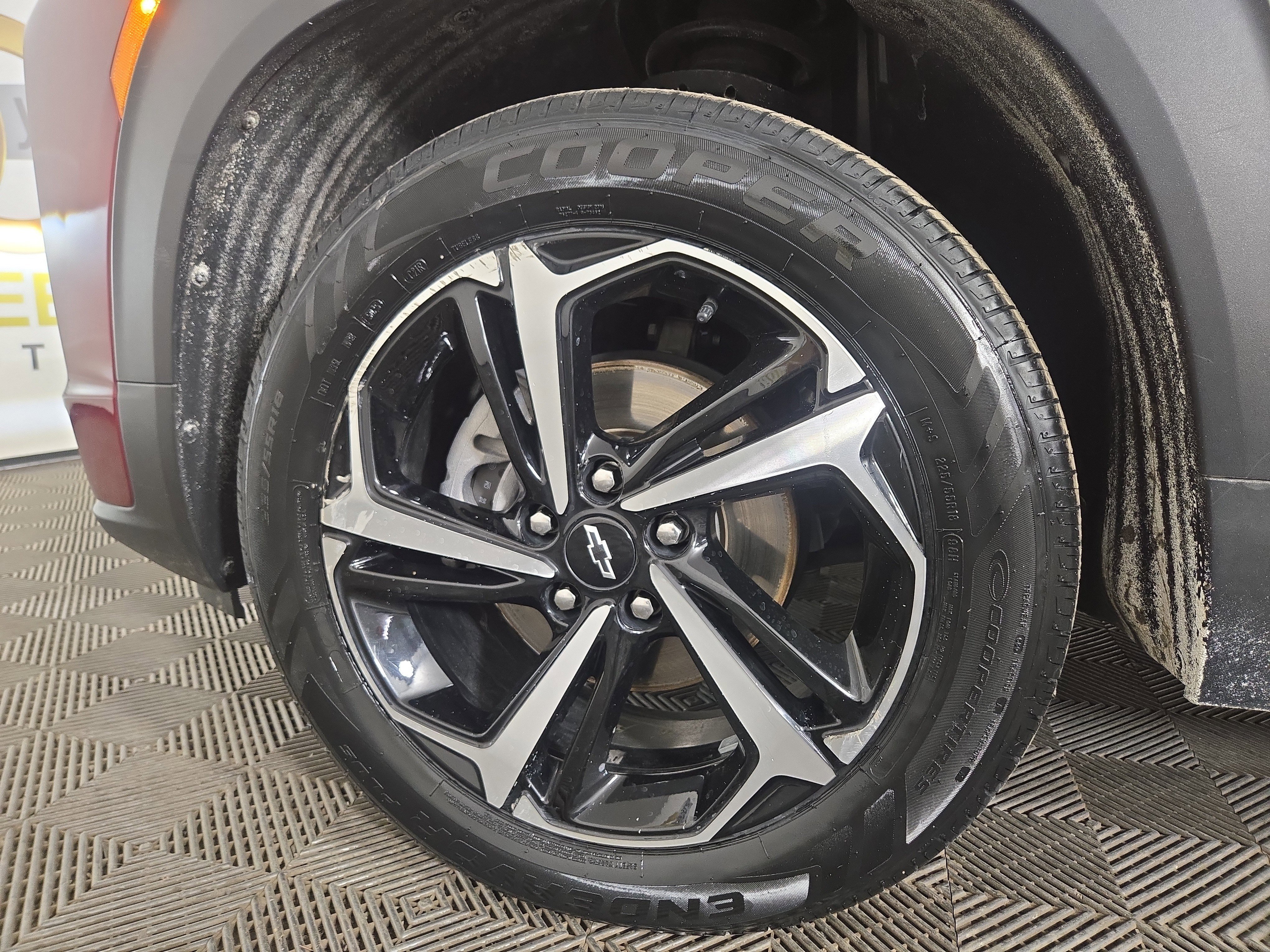 Certified 2023 Chevrolet TrailBlazer RS w/ Sun and Liftgate Package image 36