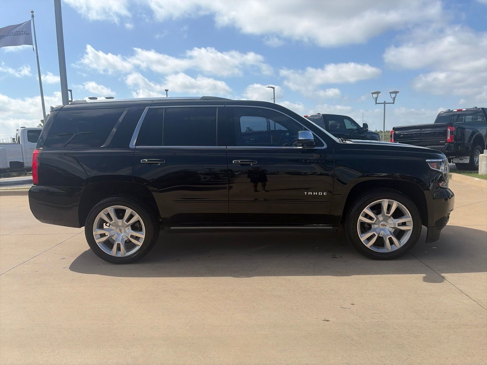 Used 2019 Chevrolet Tahoe Premier AWD/4WD image 6