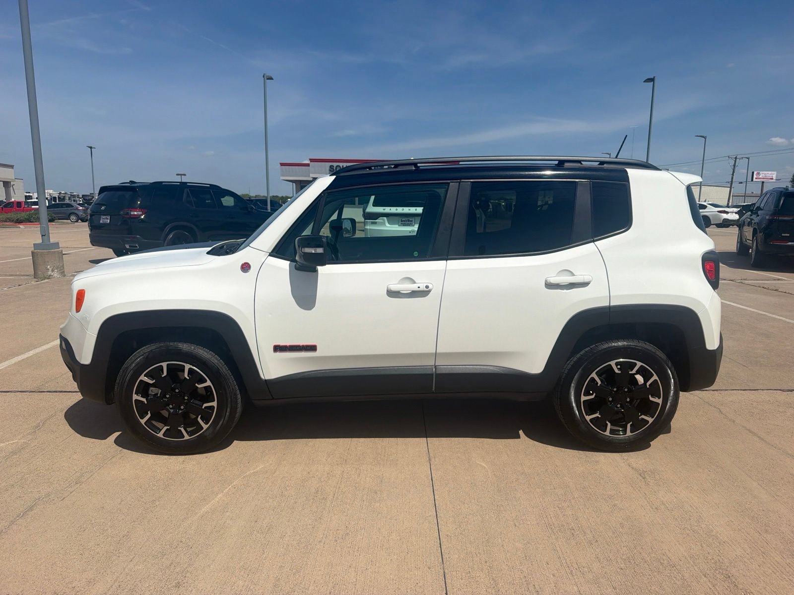 Used 2023 Jeep Renegade Trailhawk AWD/4WD image 8