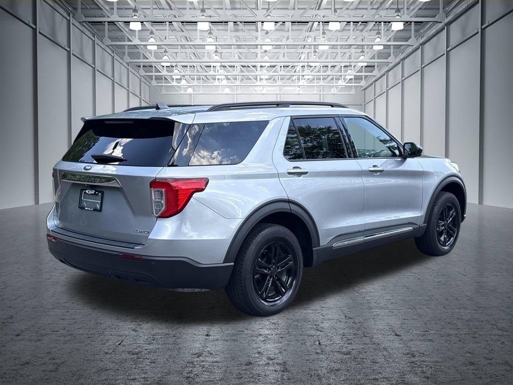 Used 2023 Ford Explorer XLT AWD/4WD image 9