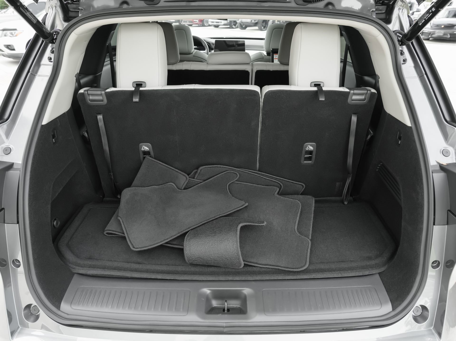 Certified 2026 INFINITI QX60 Luxe w/ Family Package FWD image 41