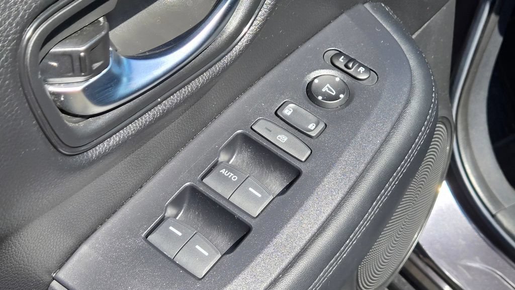 Used 2024 Honda HR-V LX image 16