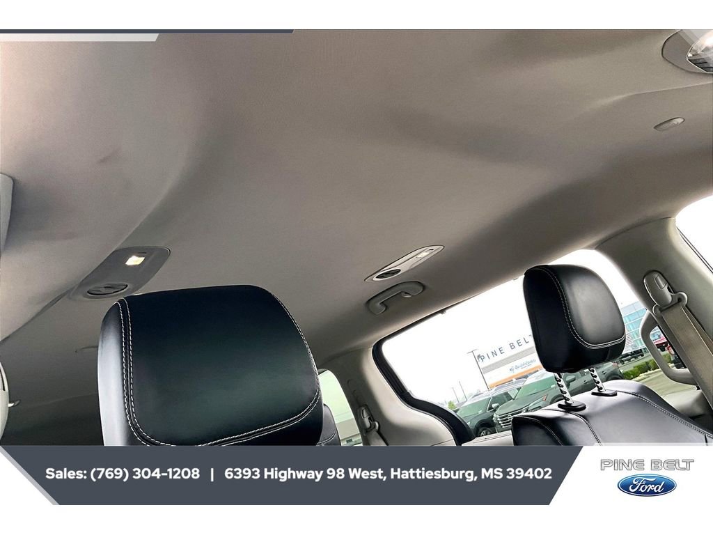 Used 2023 Chrysler Pacifica Touring-L image 16