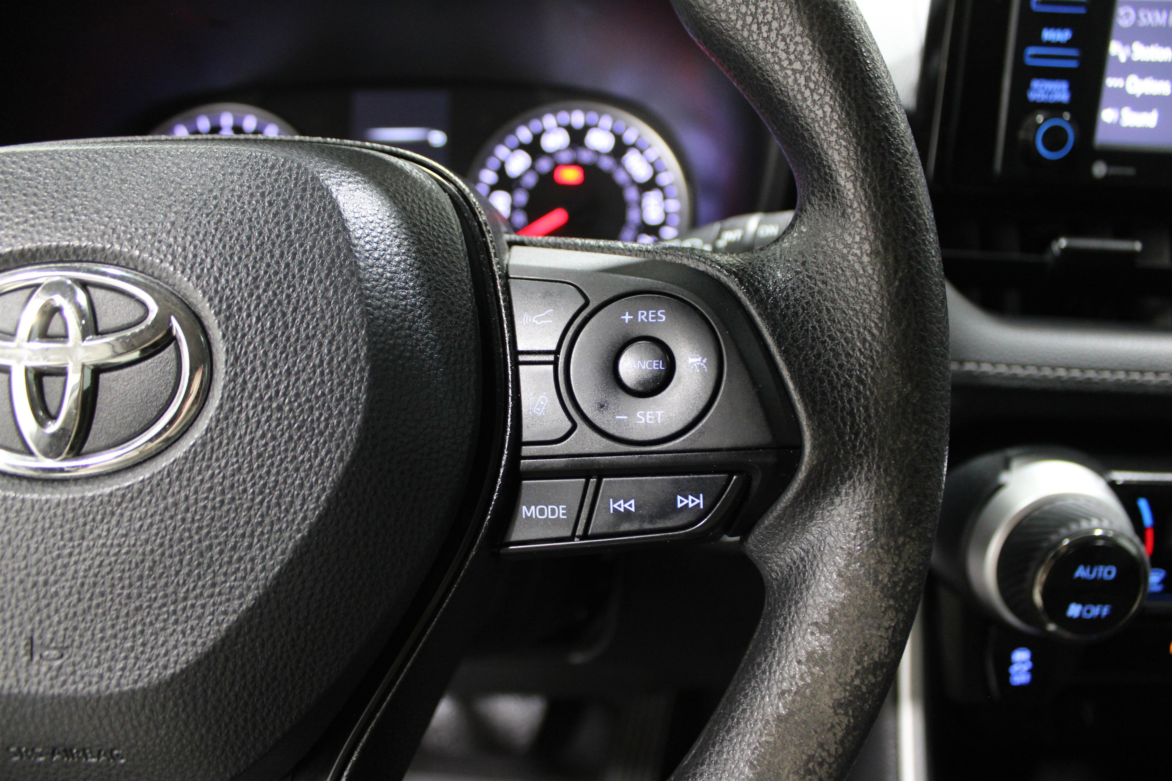 Used 2022 Toyota RAV4 XLE image 11