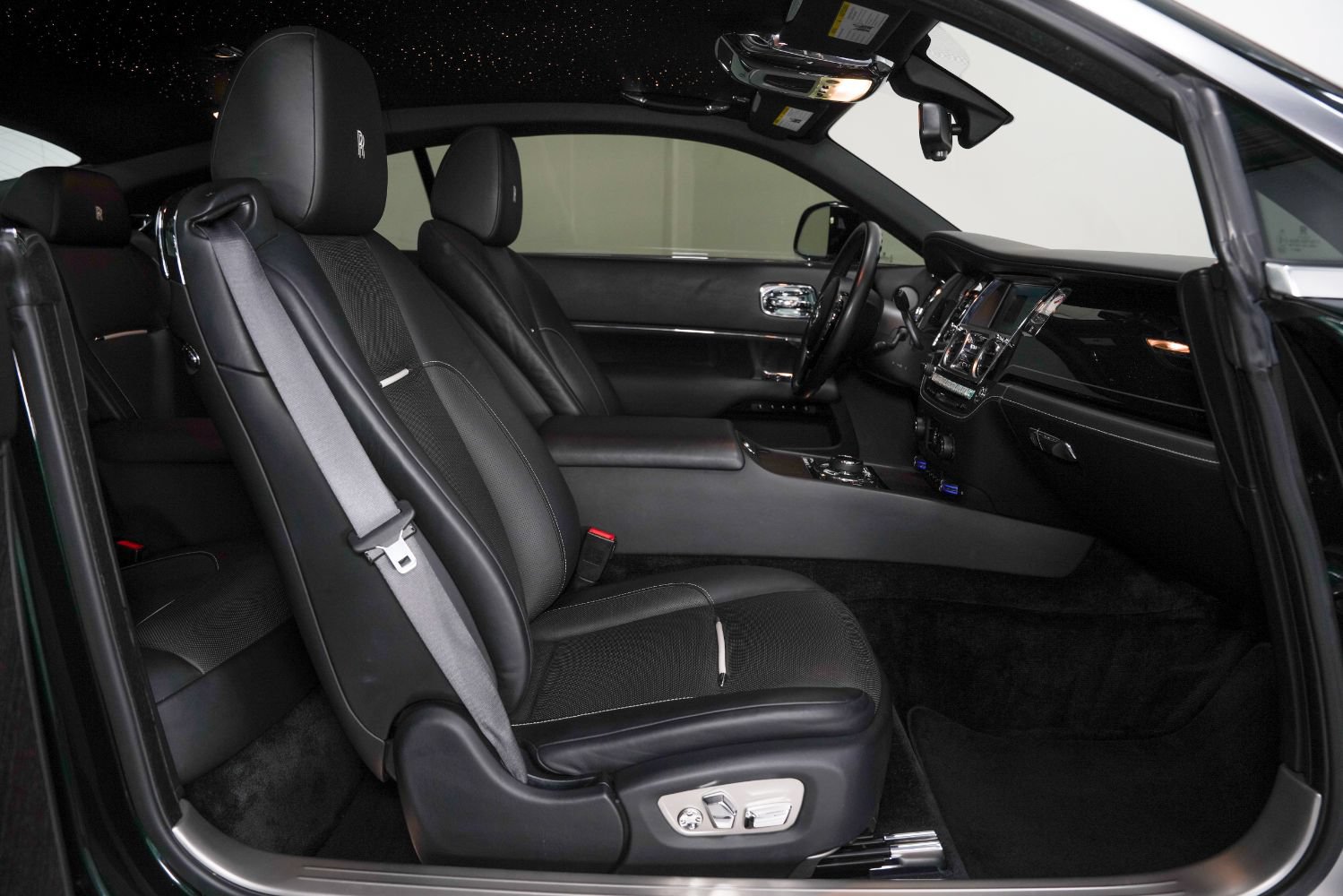 Used 2017 Rolls-Royce Wraith RWD image 27