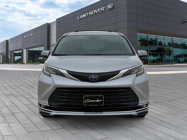 Used 2023 Toyota Sienna XLE FWD image 8