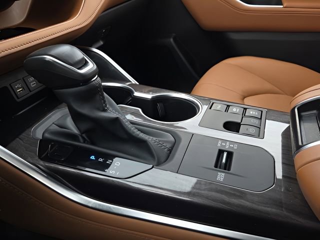 Used 2025 Toyota Highlander Platinum image 28