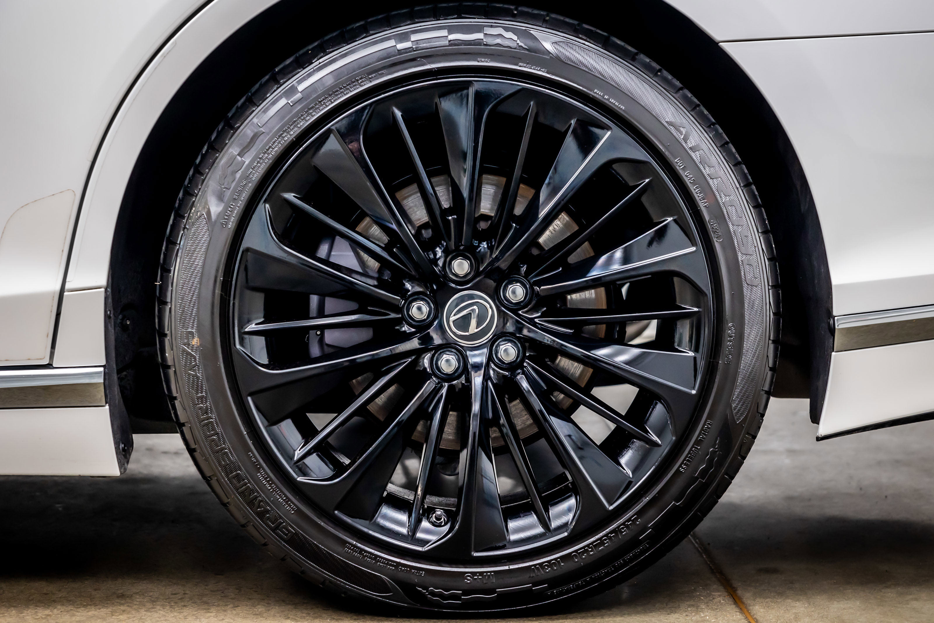 Used 2021 Lexus LS 500 w/ Accessory Package (Z2) RWD image 35