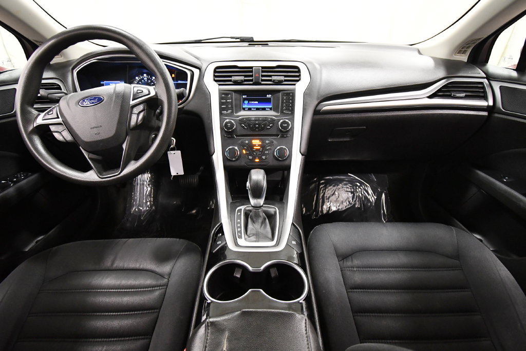 Used 2016 Ford Fusion SE FWD image 3